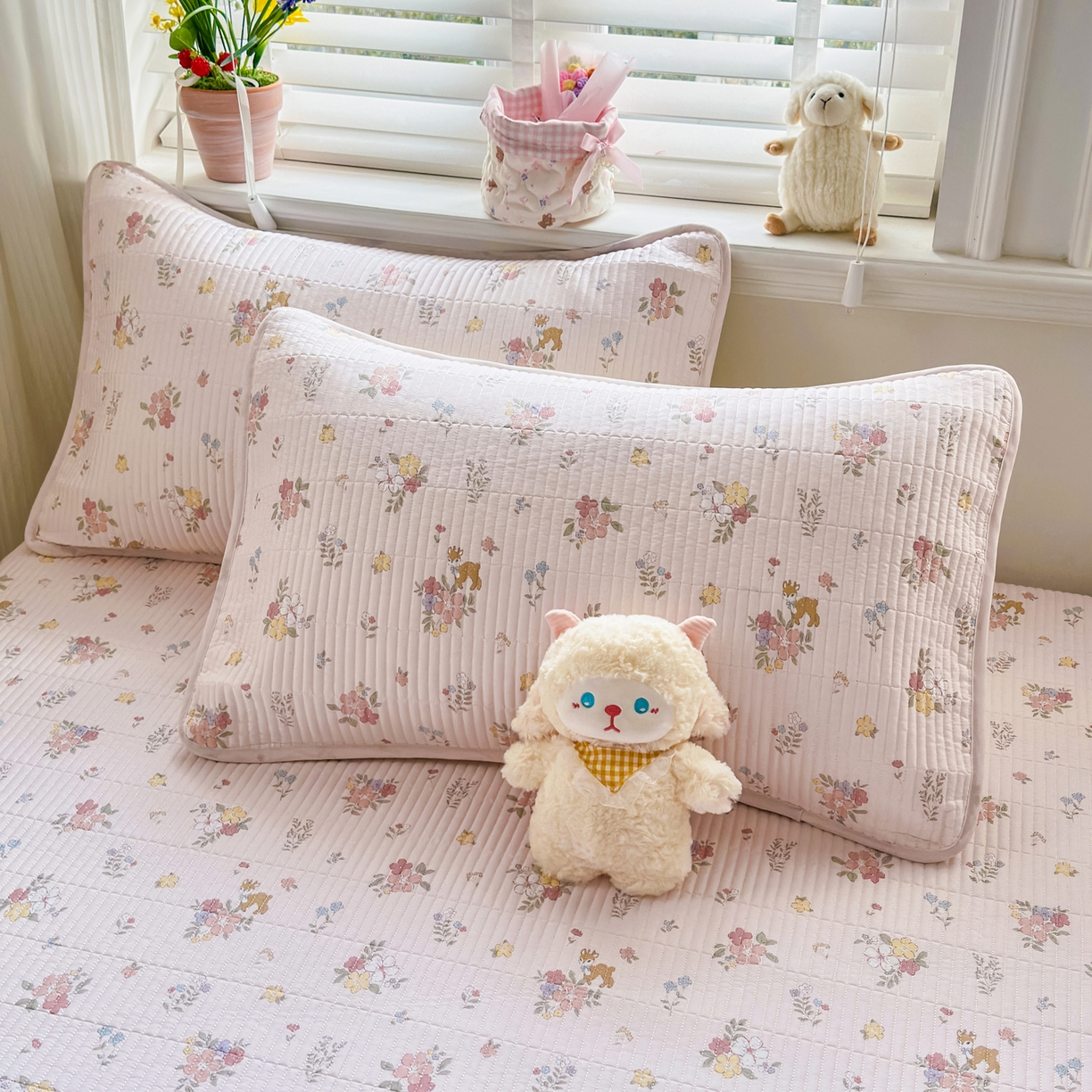 91家纺网 家纺一手货源 找家纺 沁童儿童用品店 2026新款法式大花边全棉夹棉床盖加厚床单炕垫 小花鹿粉