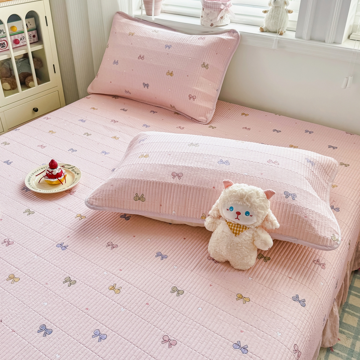 91家纺网 家纺一手货源 找家纺 沁童儿童用品店 2026新款法式大花边全棉夹棉床盖加厚床单炕垫 蝶梦粉