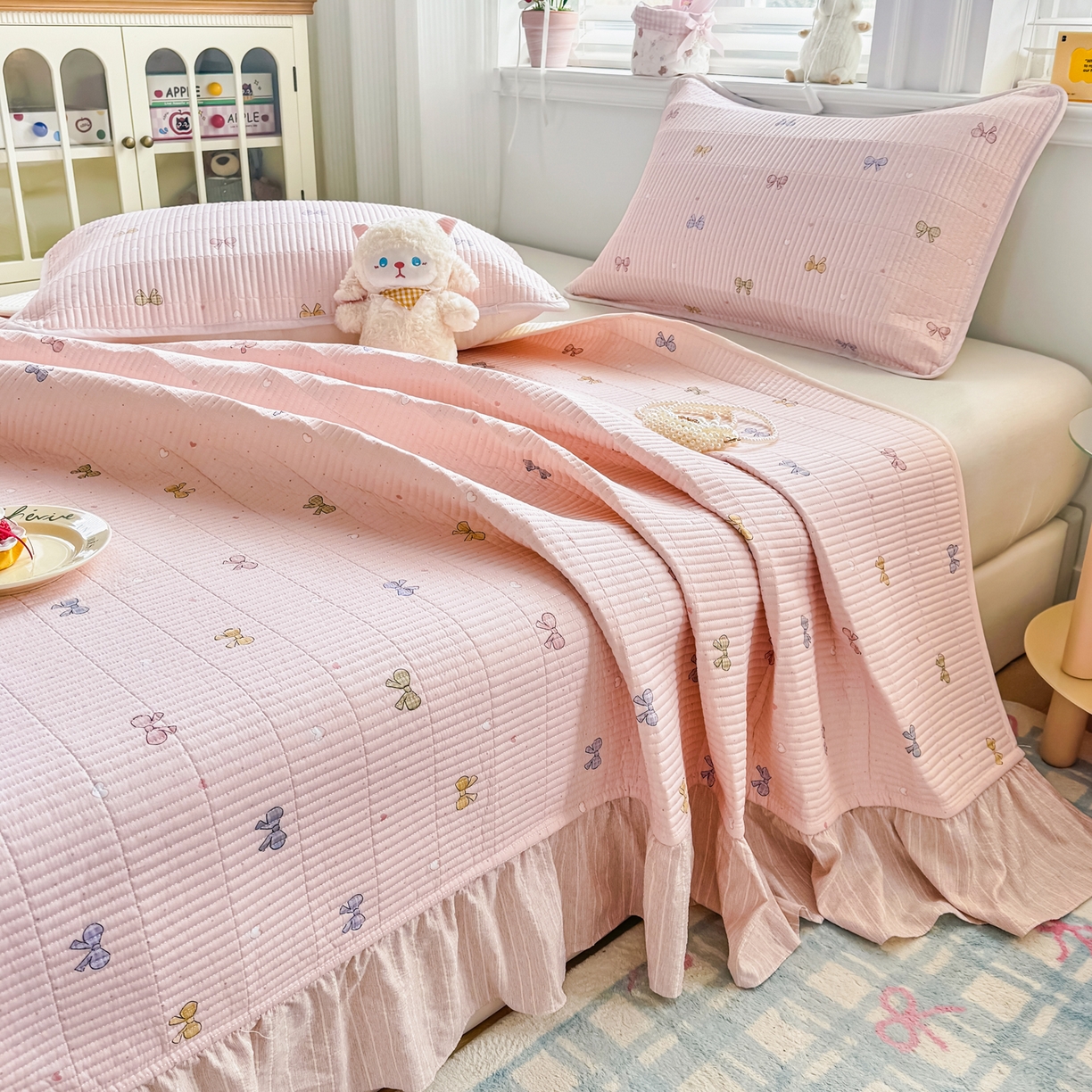 沁童儿童用品店 2026新款法式大花边全棉夹棉床盖加厚床单炕垫 蝶梦粉