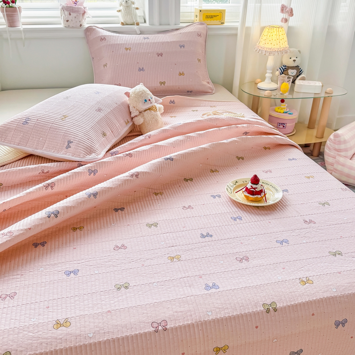 91家纺网 家纺一手货源 找家纺 沁童儿童用品店 2026新款法式大花边全棉夹棉床盖加厚床单炕垫 蝶梦粉