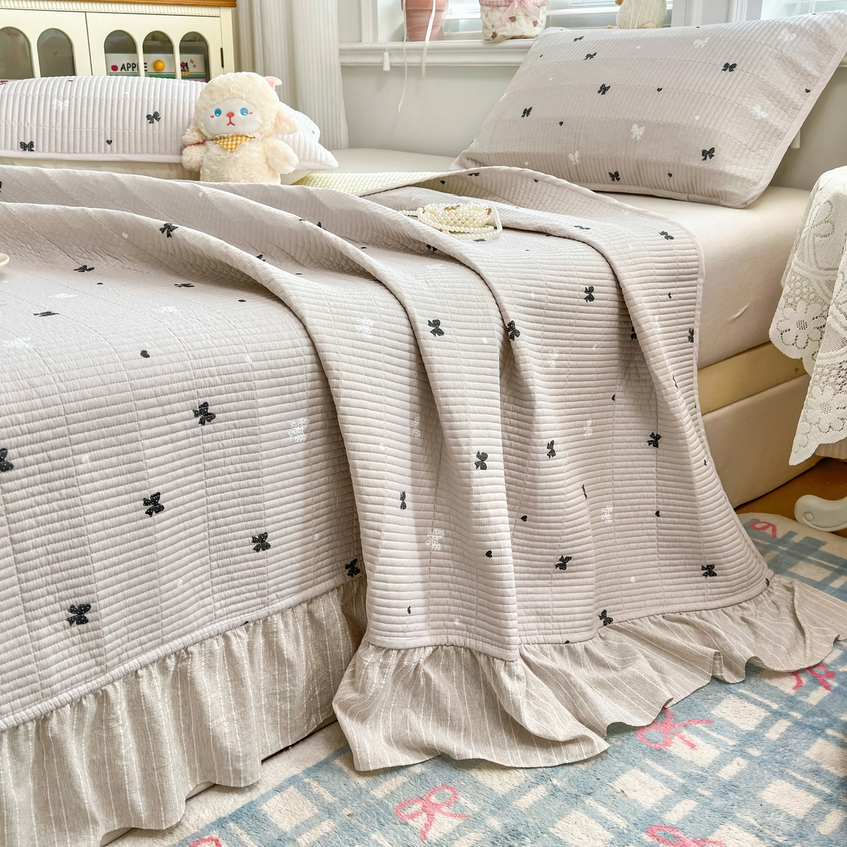沁童儿童用品店 2026新款法式大花边全棉夹棉床盖加厚床单炕垫 蝴蝶结咖