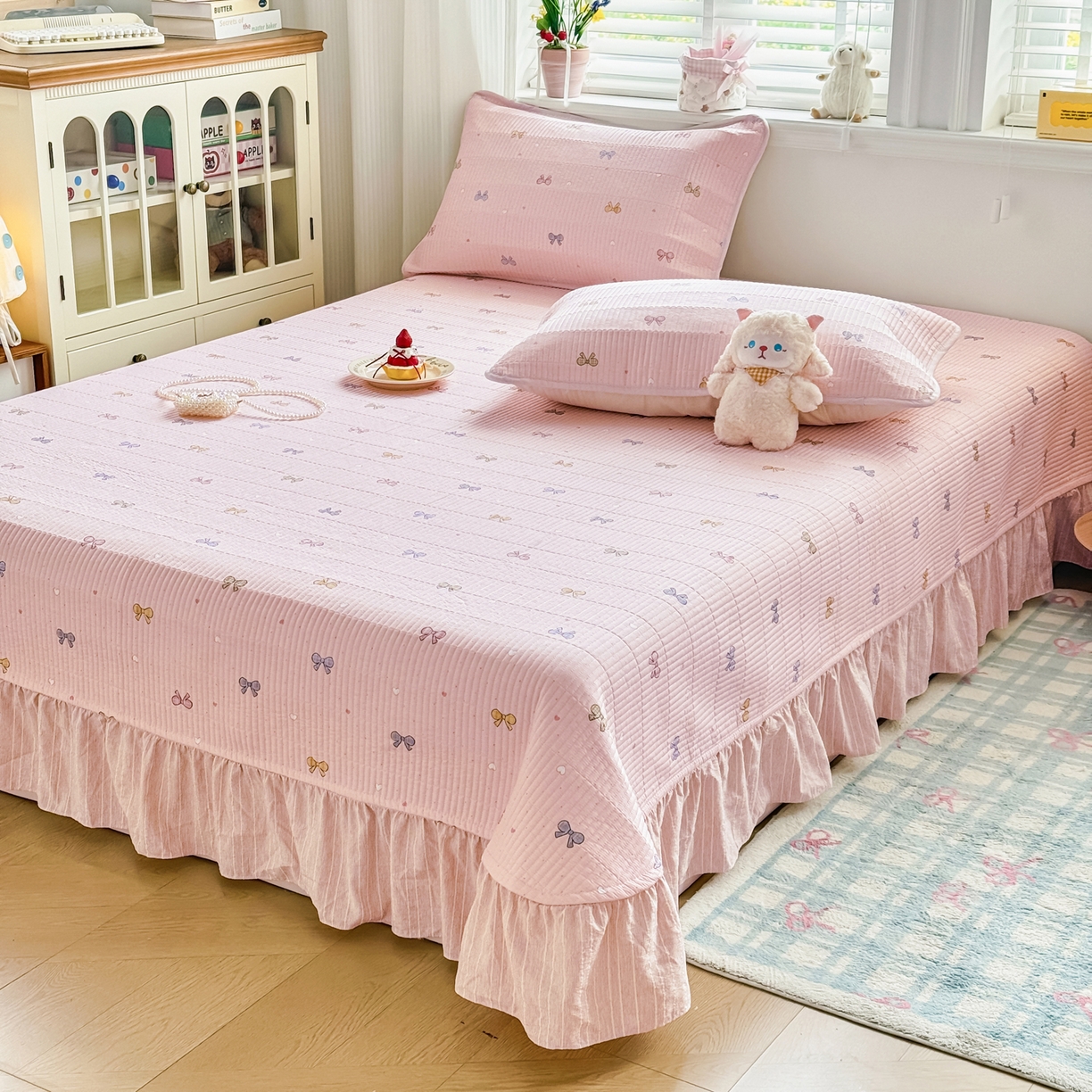 91家纺网 家纺一手货源 找家纺 沁童儿童用品店 2026新款法式大花边全棉夹棉床盖加厚床单炕垫 蝶梦粉