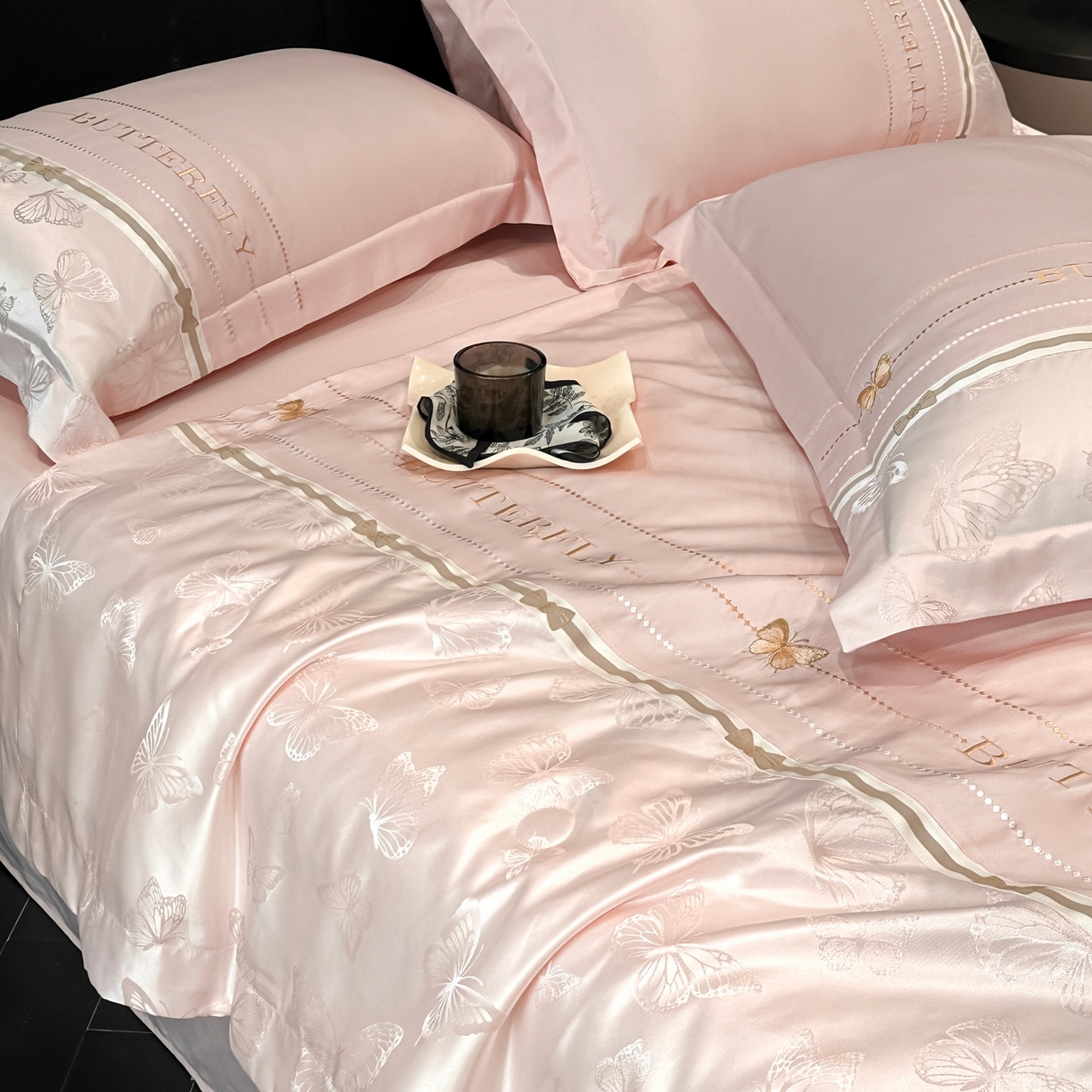 91家纺网 家纺一手货源 找家纺 （总）宇航家纺 2026春夏新款水洗真丝绣花夏被四件套夏凉被空调被—浮生蝶梦