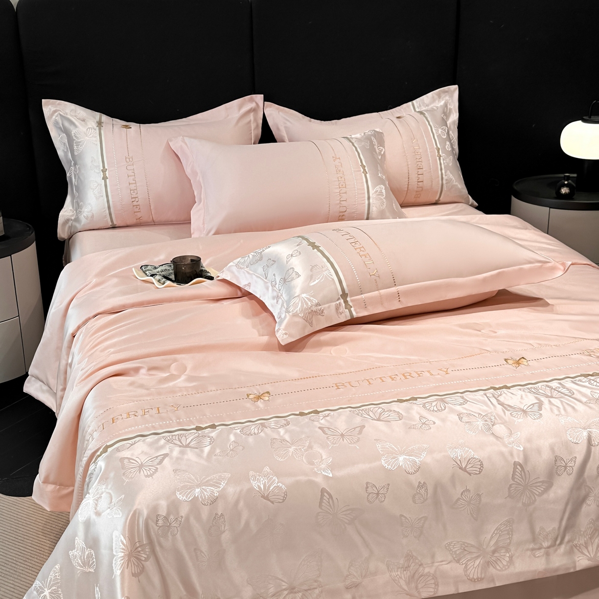 91家纺网 家纺一手货源 找家纺 （总）宇航家纺 2026春夏新款水洗真丝绣花夏被四件套夏凉被空调被—浮生蝶梦