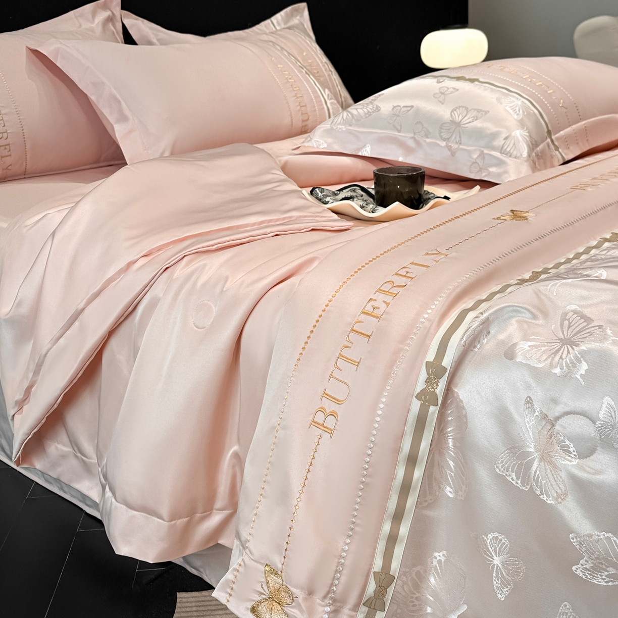 91家纺网 家纺一手货源 找家纺 （总）宇航家纺 2026春夏新款水洗真丝绣花夏被四件套夏凉被空调被—浮生蝶梦