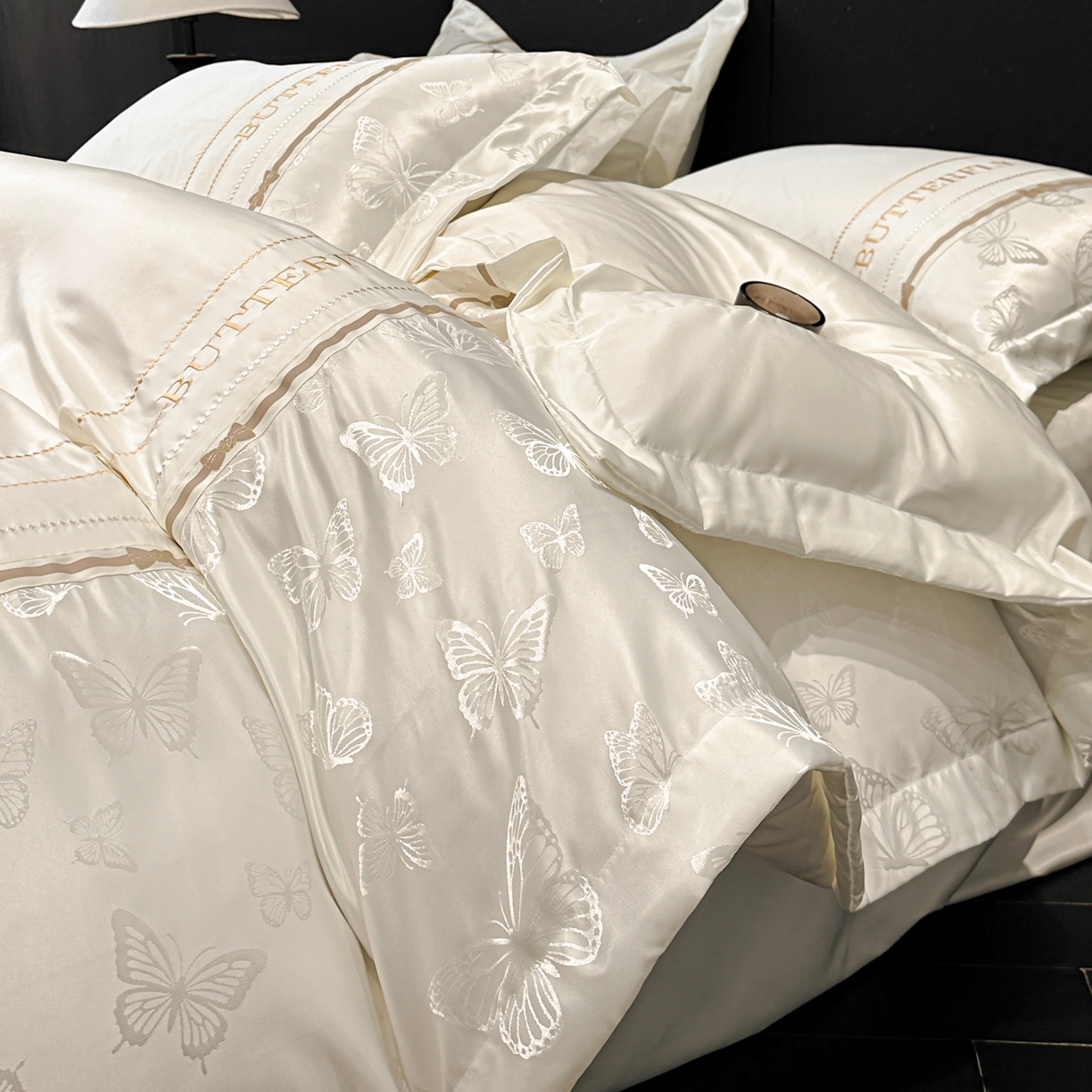 91家纺网 家纺一手货源 找家纺 （总）宇航家纺 2026春夏新款水洗真丝绣花四件套—拾光蝶影