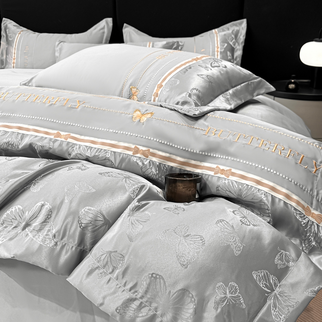 91家纺网 家纺一手货源 找家纺 （总）宇航家纺 2026春夏新款水洗真丝绣花四件套—拾光蝶影