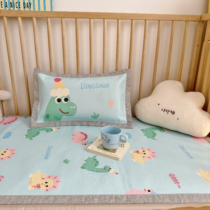 91家纺网 家纺一手货源 找家纺 萌宝家纺 2026新款A类儿童冰丝席900D加厚加密冰藤软席幼儿园席子 可爱恐龙-蓝色