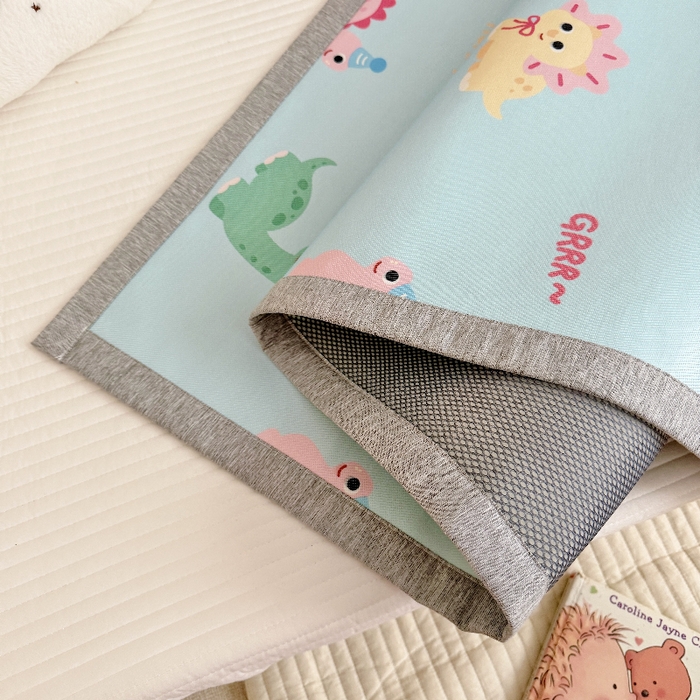 91家纺网 家纺一手货源 找家纺 萌宝家纺 2026新款A类儿童冰丝席900D加厚加密冰藤软席幼儿园席子 可爱恐龙-蓝色