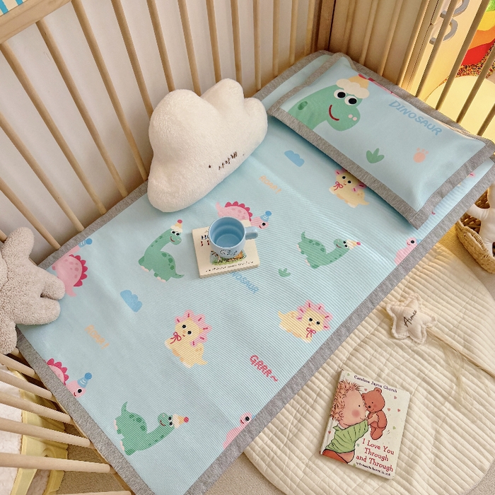 91家纺网 家纺一手货源 找家纺 萌宝家纺 2026新款A类儿童冰丝席900D加厚加密冰藤软席幼儿园席子 可爱恐龙-蓝色