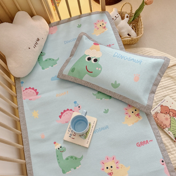 91家纺网 家纺一手货源 找家纺 萌宝家纺 2026新款A类儿童冰丝席900D加厚加密冰藤软席幼儿园席子 可爱恐龙-蓝色