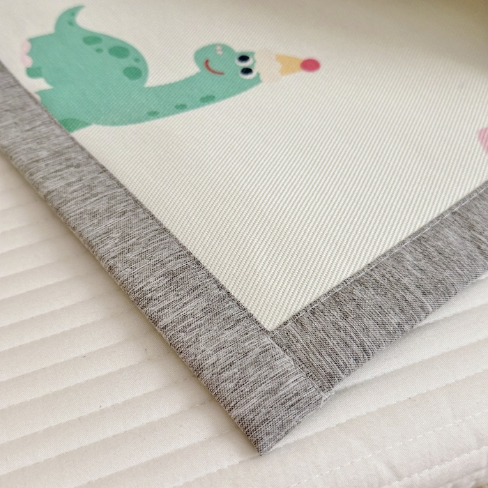 91家纺网 家纺一手货源 找家纺 萌宝家纺 2026新款A类儿童冰丝席900D加厚加密冰藤软席幼儿园席子 可爱恐龙-米白