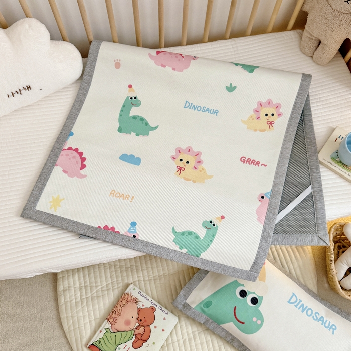 91家纺网 家纺一手货源 找家纺 萌宝家纺 2026新款A类儿童冰丝席900D加厚加密冰藤软席幼儿园席子 可爱恐龙-米白