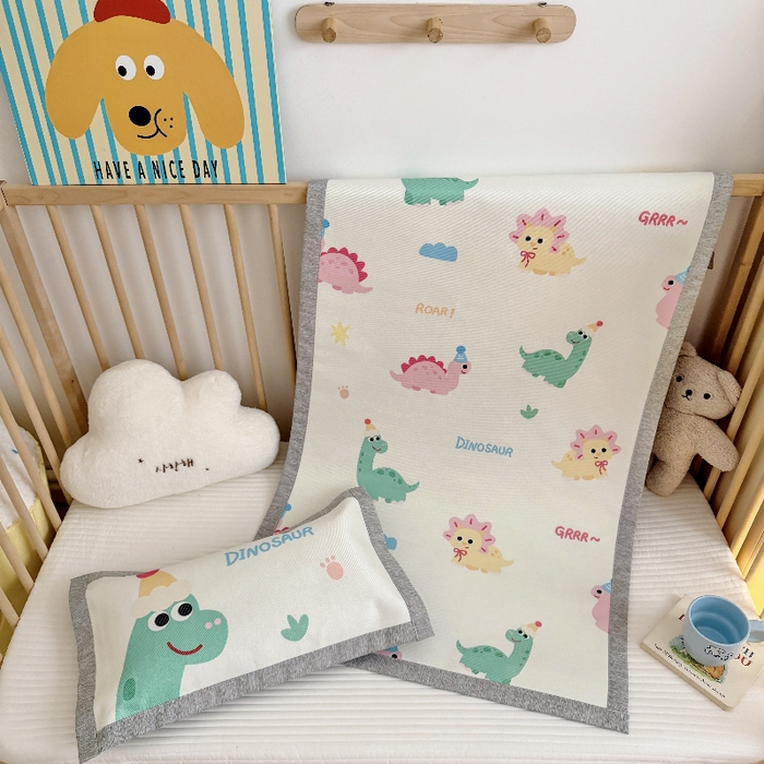 91家纺网 家纺一手货源 找家纺 萌宝家纺 2026新款A类儿童冰丝席900D加厚加密冰藤软席幼儿园席子 可爱恐龙-米白