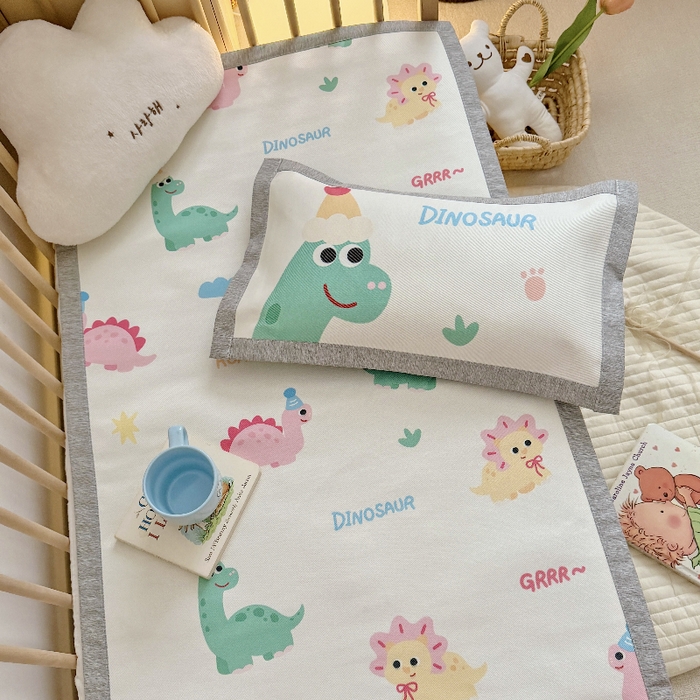 91家纺网 家纺一手货源 找家纺 萌宝家纺 2026新款A类儿童冰丝席900D加厚加密冰藤软席幼儿园席子 可爱恐龙-米白