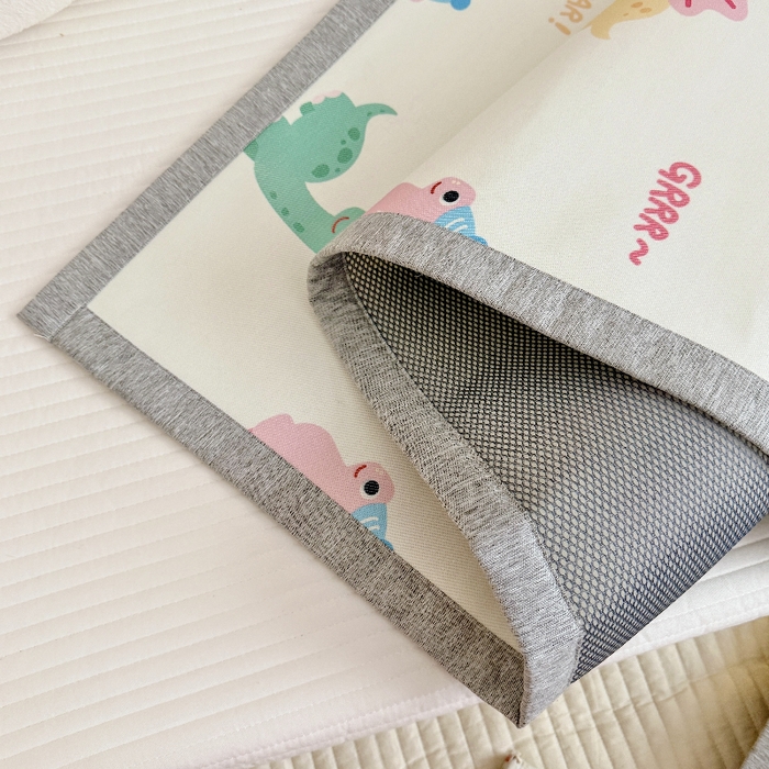 91家纺网 家纺一手货源 找家纺 萌宝家纺 2026新款A类儿童冰丝席900D加厚加密冰藤软席幼儿园席子 可爱恐龙-米白