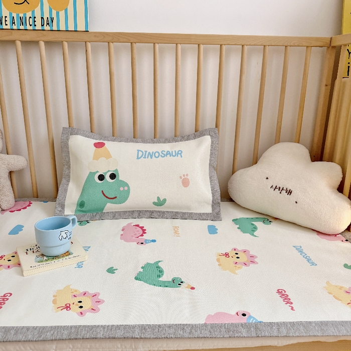 91家纺网 家纺一手货源 找家纺 萌宝家纺 2026新款A类儿童冰丝席900D加厚加密冰藤软席幼儿园席子 可爱恐龙-米白