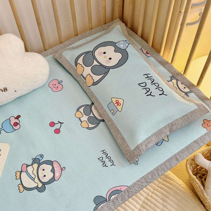 91家纺网 家纺一手货源 找家纺 萌宝家纺 2026新款A类儿童冰丝席900D加厚加密冰藤软席幼儿园席子 可爱小企鹅