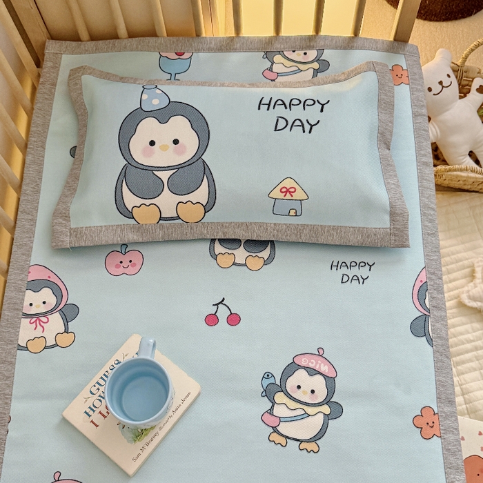 91家纺网 家纺一手货源 找家纺 萌宝家纺 2026新款A类儿童冰丝席900D加厚加密冰藤软席幼儿园席子 可爱小企鹅