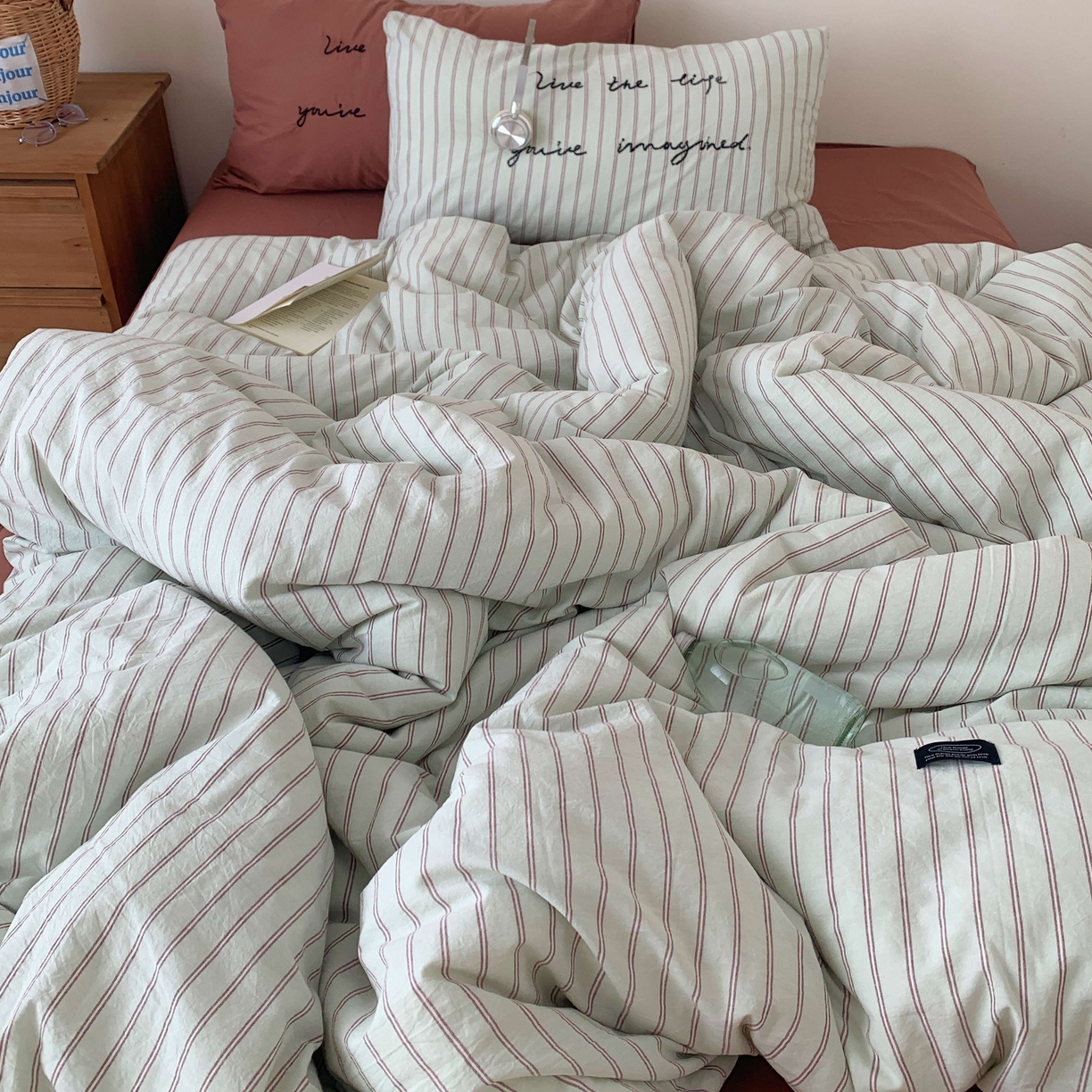 91家纺网 家纺一手货源 找家纺 桃喜 2026春夏全棉新品色织水洗棉条纹博主ins风四件套学生三件套（会员-5） 红茶拿铁