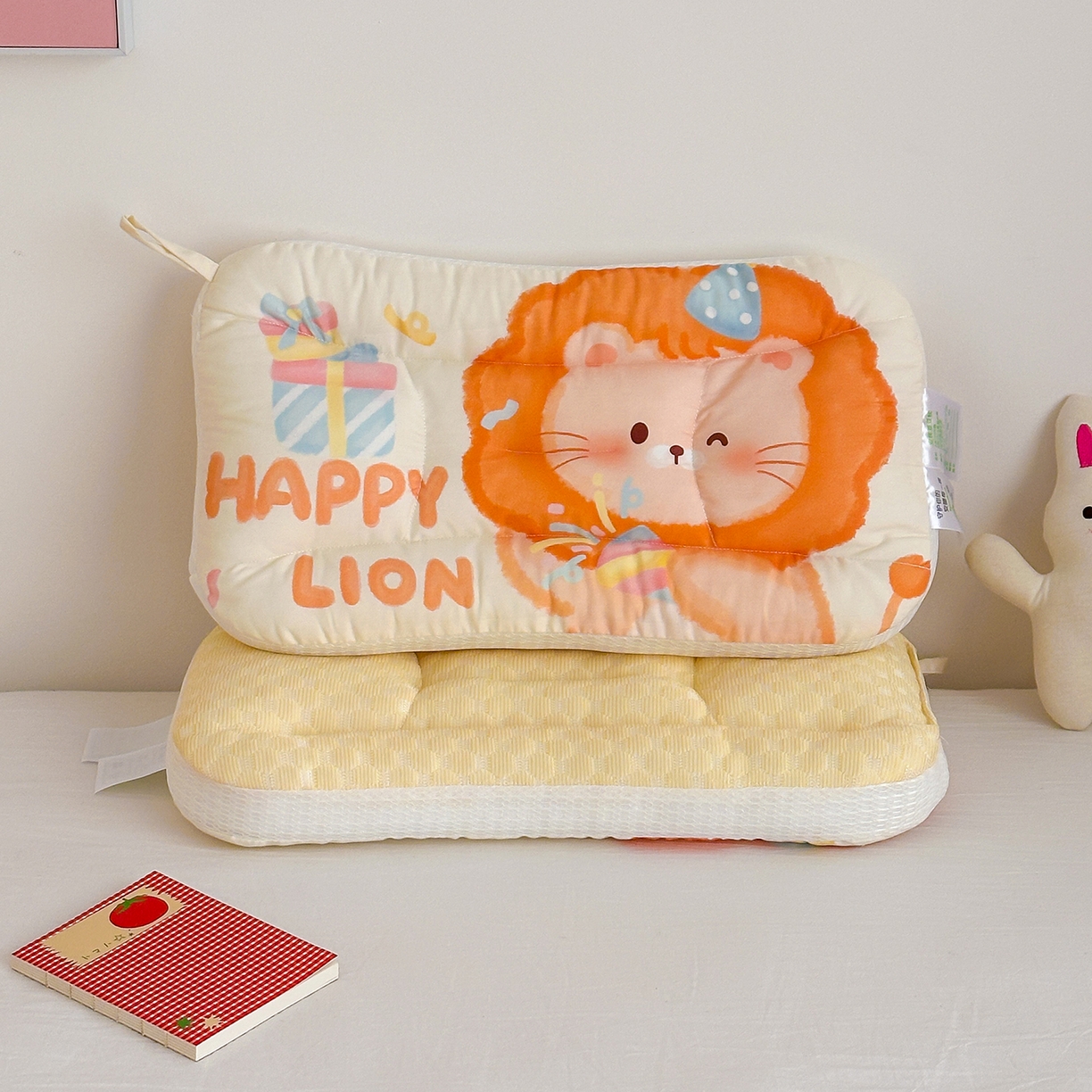 91家纺网 家纺一手货源 找家纺 嗨生活 2026新款冰豆豆枕芯大版卡通儿童枕芯幼儿园枕芯枕头枕芯 萌小狮