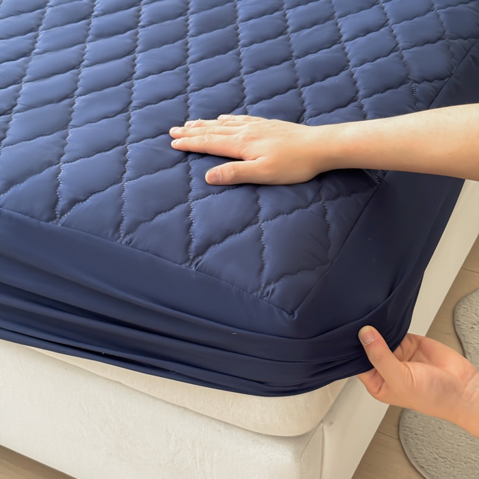 91家纺网 家纺一手货源 找家纺 慕克斯家纺 2026新款亲肤棉磨毛防水菱形格床笠 菱形格藏青