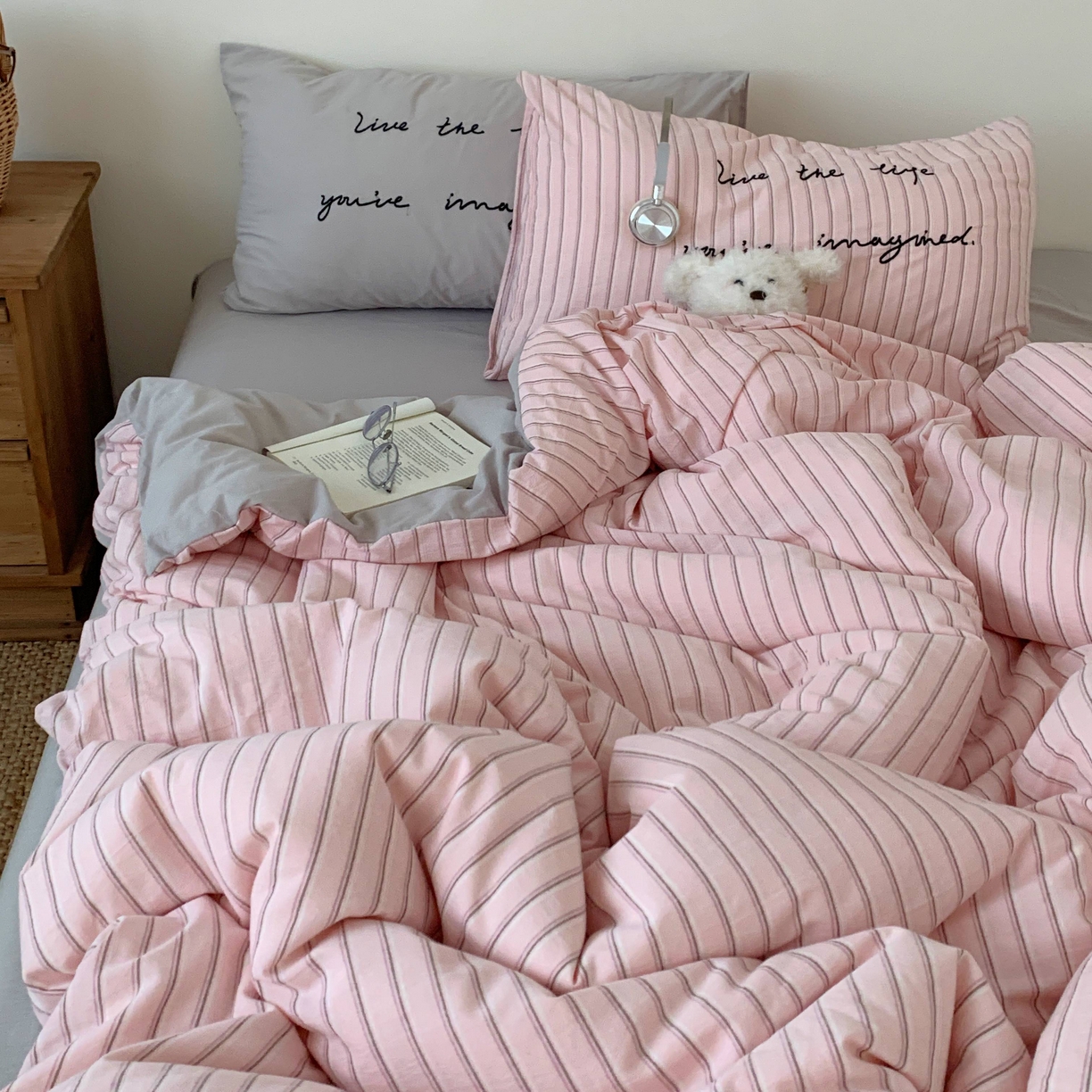 91家纺网 家纺一手货源 找家纺 桃喜 2026春夏全棉新品色织水洗棉条纹博主ins风四件套学生三件套（会员-5） 粉荔奶灰