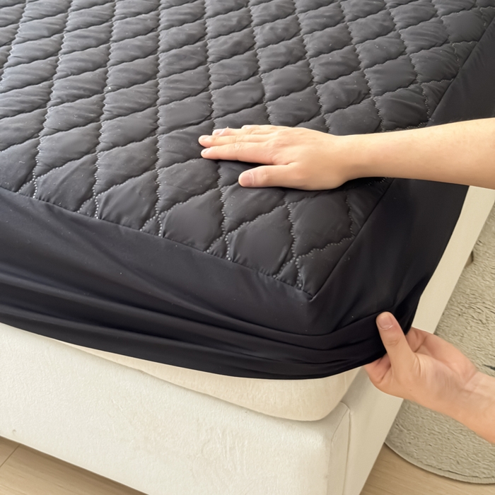 91家纺网 家纺一手货源 找家纺 慕克斯家纺 2026新款亲肤棉磨毛防水菱形格床笠 菱形格黑色