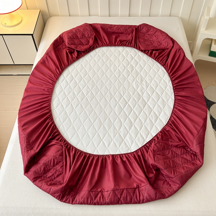 91家纺网 家纺一手货源 找家纺 慕克斯家纺 2026新款亲肤棉磨毛防水菱形格床笠 菱形格酒红