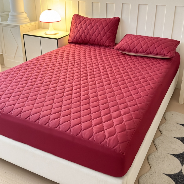 91家纺网 家纺一手货源 找家纺 慕克斯家纺 2026新款亲肤棉磨毛防水菱形格床笠 菱形格酒红