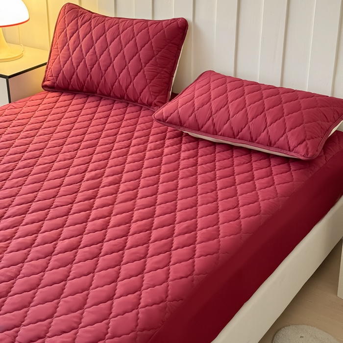 91家纺网 家纺一手货源 找家纺 慕克斯家纺 2026新款亲肤棉磨毛防水菱形格床笠 菱形格酒红