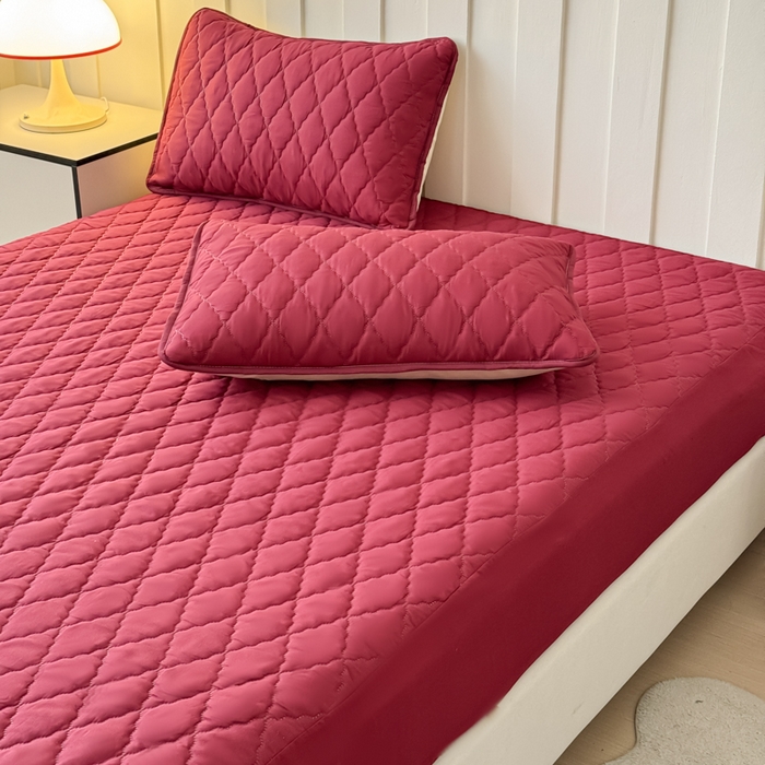 91家纺网 家纺一手货源 找家纺 慕克斯家纺 2026新款亲肤棉磨毛防水菱形格床笠 菱形格酒红