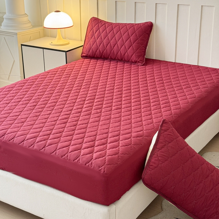 91家纺网 家纺一手货源 找家纺 慕克斯家纺 2026新款亲肤棉磨毛防水菱形格床笠 菱形格酒红