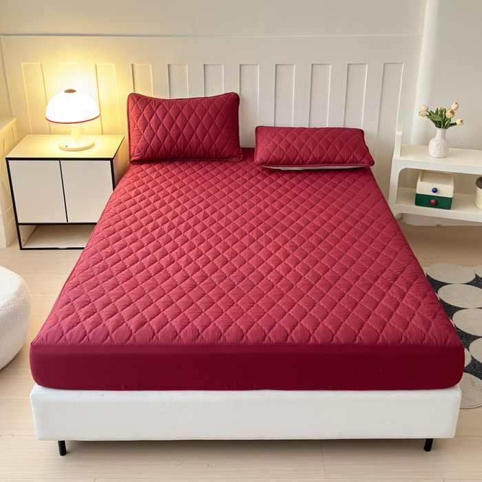 91家纺网 家纺一手货源 找家纺 慕克斯家纺 2026新款亲肤棉磨毛防水菱形格床笠 菱形格酒红