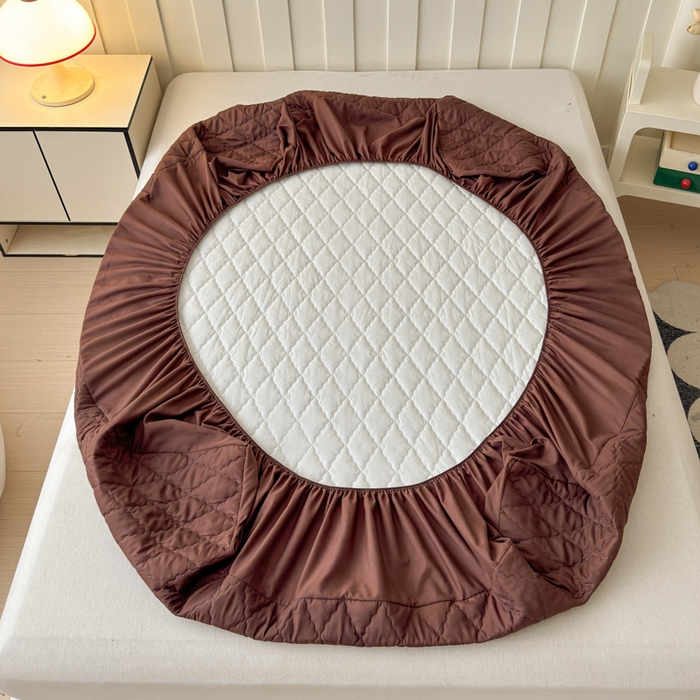 91家纺网 家纺一手货源 找家纺 慕克斯家纺 2026新款亲肤棉磨毛防水菱形格床笠 菱形格咖色