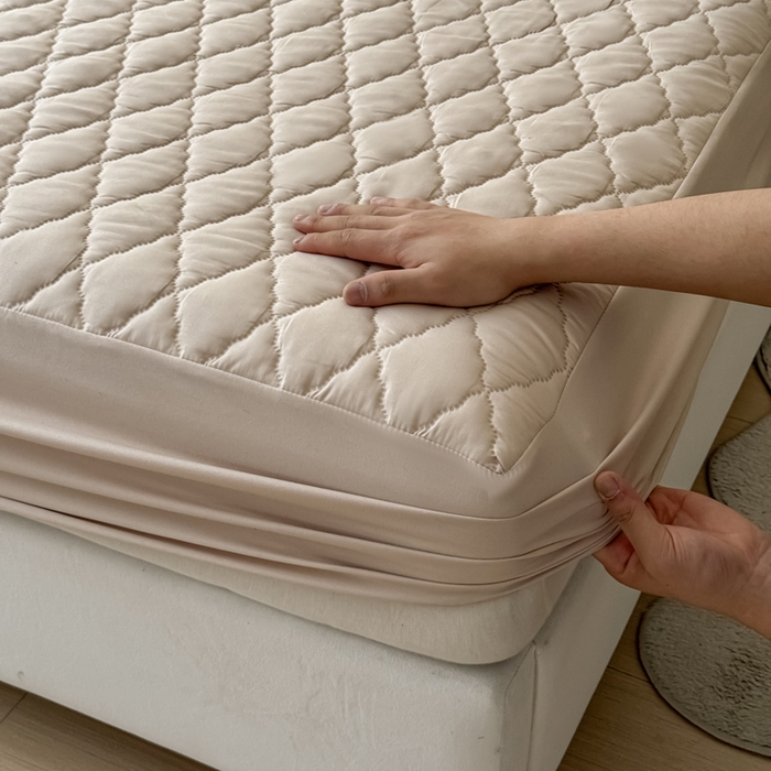 91家纺网 家纺一手货源 找家纺 慕克斯家纺 2026新款亲肤棉磨毛防水菱形格床笠 菱形格卡其