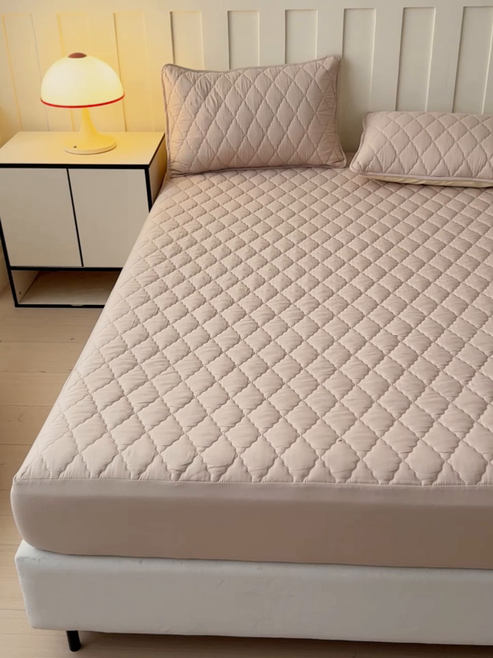 91家纺网 家纺一手货源 找家纺 慕克斯家纺 2026新款亲肤棉磨毛防水菱形格床笠 菱形格卡其