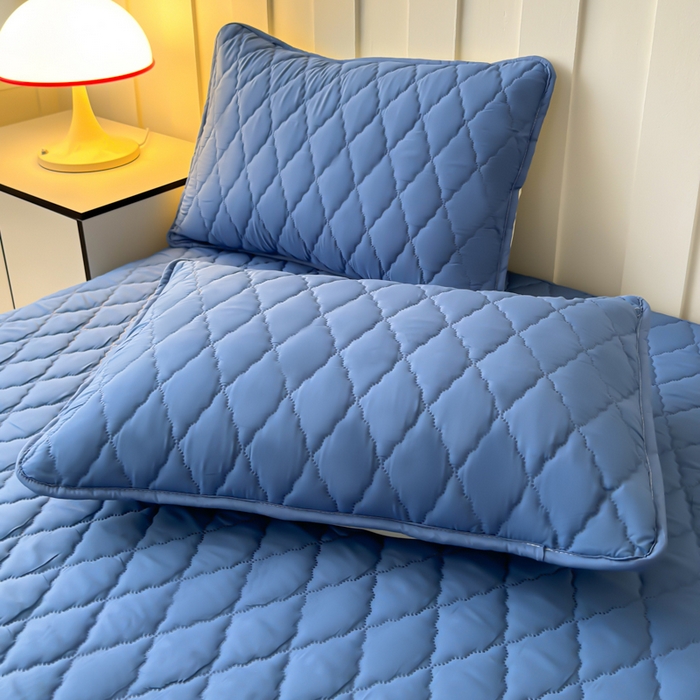 91家纺网 家纺一手货源 找家纺 慕克斯家纺 2026新款亲肤棉磨毛防水菱形格床笠 菱形格蓝灰