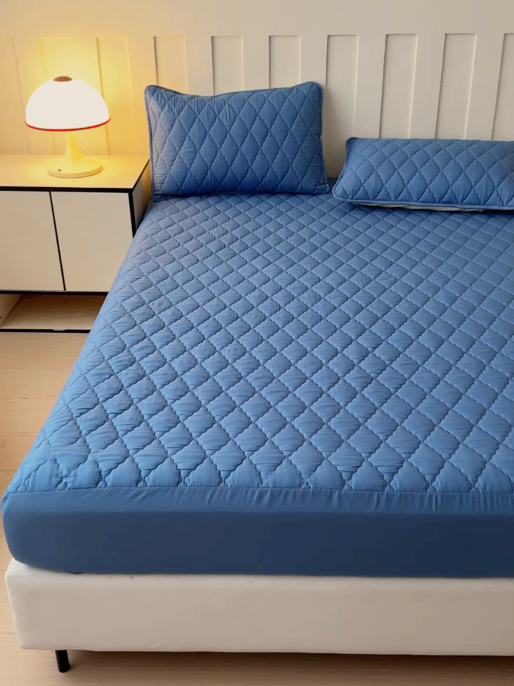 91家纺网 家纺一手货源 找家纺 慕克斯家纺 2026新款亲肤棉磨毛防水菱形格床笠 菱形格蓝灰