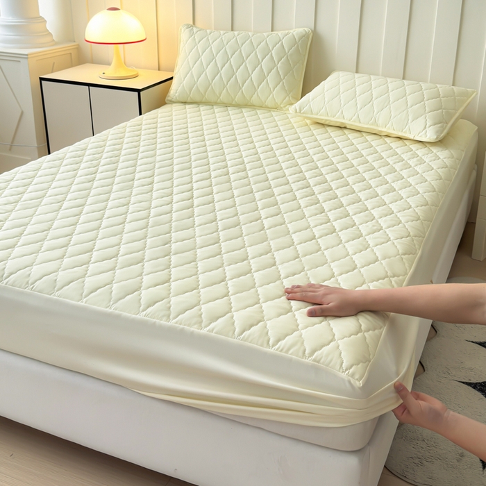 91家纺网 家纺一手货源 找家纺 慕克斯家纺 2026新款亲肤棉磨毛防水菱形格床笠 菱形格米黄