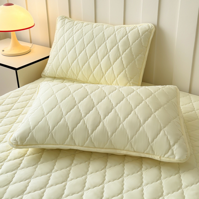 91家纺网 家纺一手货源 找家纺 慕克斯家纺 2026新款亲肤棉磨毛防水菱形格床笠 菱形格米黄