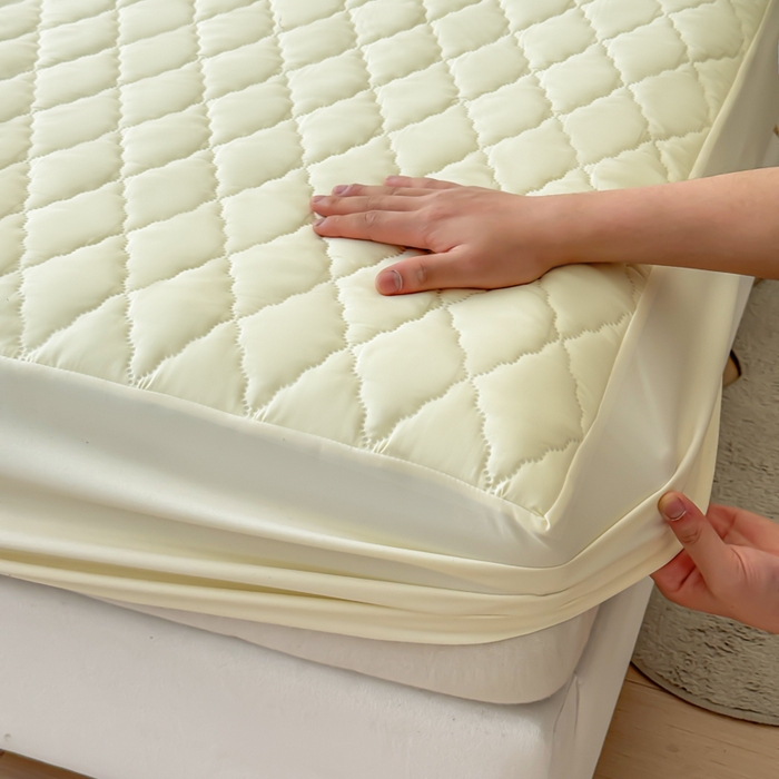 91家纺网 家纺一手货源 找家纺 慕克斯家纺 2026新款亲肤棉磨毛防水菱形格床笠 菱形格米黄