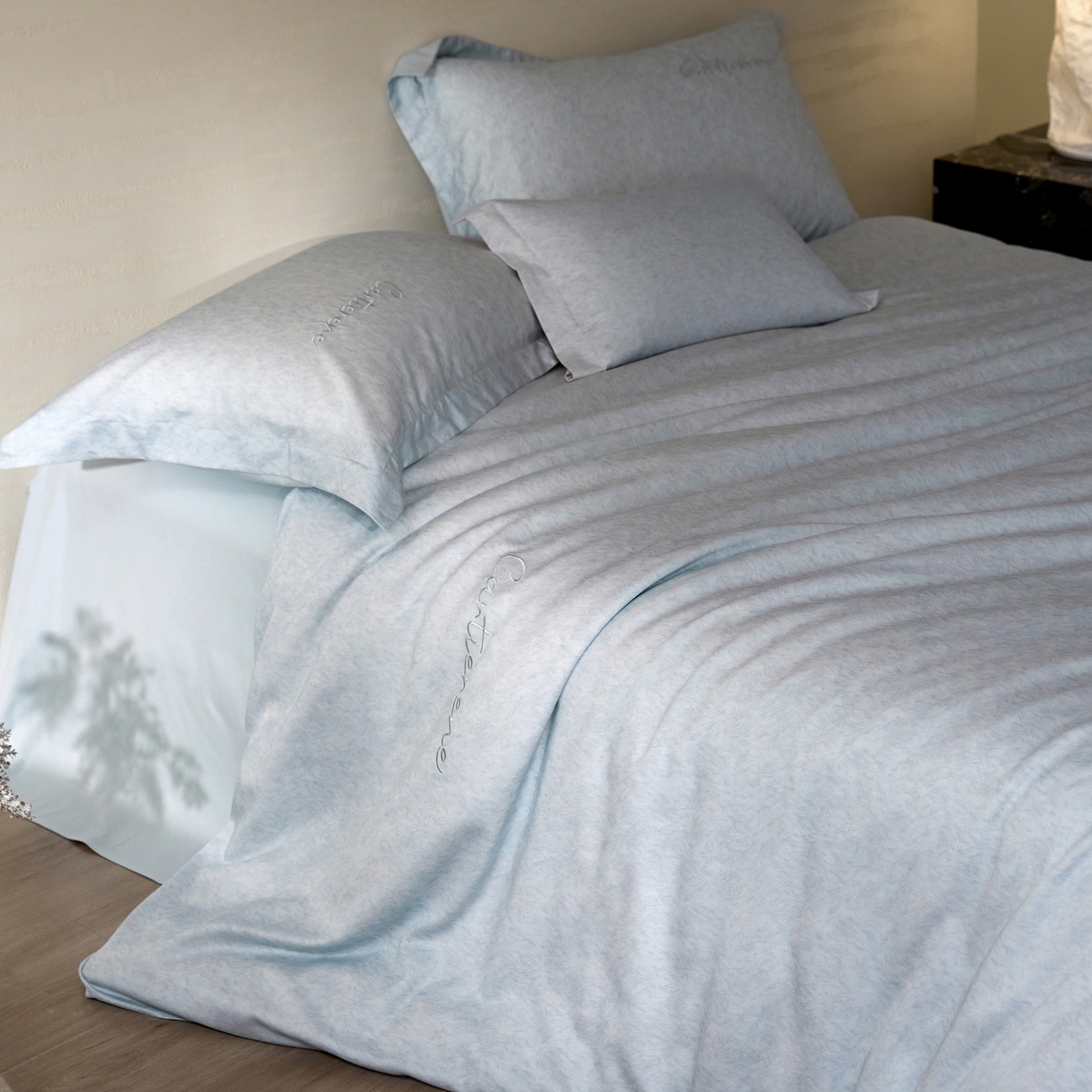 91家纺网 家纺一手货源 找家纺 花愿（原花纪） 2026新款全棉纯棉刺绣数码印花四件套-蒂娜 蒂娜-晴空兰