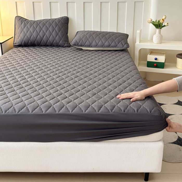 91家纺网 家纺一手货源 找家纺 慕克斯家纺 2026新款亲肤棉磨毛防水菱形格床笠 菱形格深灰