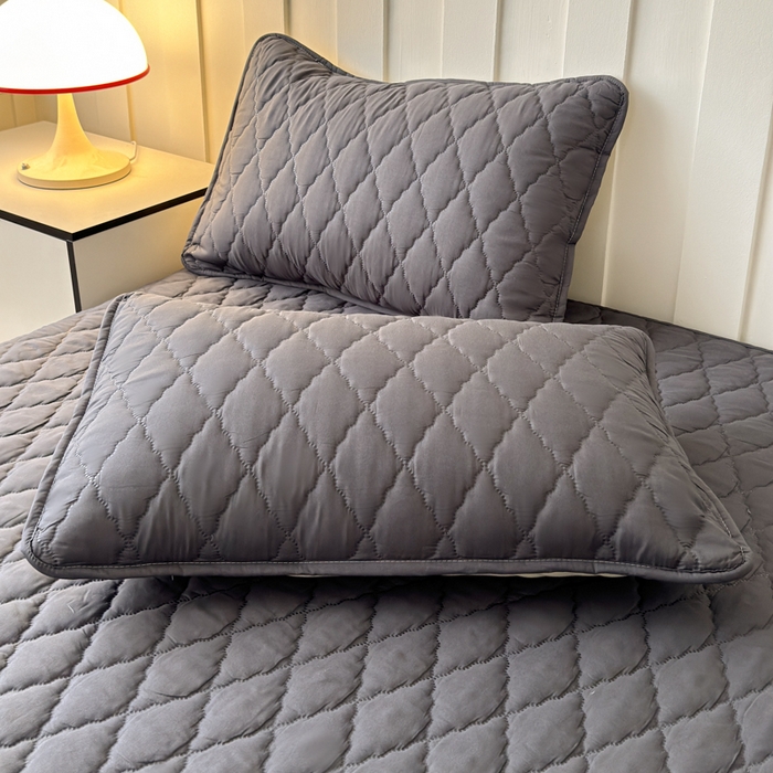 91家纺网 家纺一手货源 找家纺 慕克斯家纺 2026新款亲肤棉磨毛防水菱形格床笠 菱形格深灰