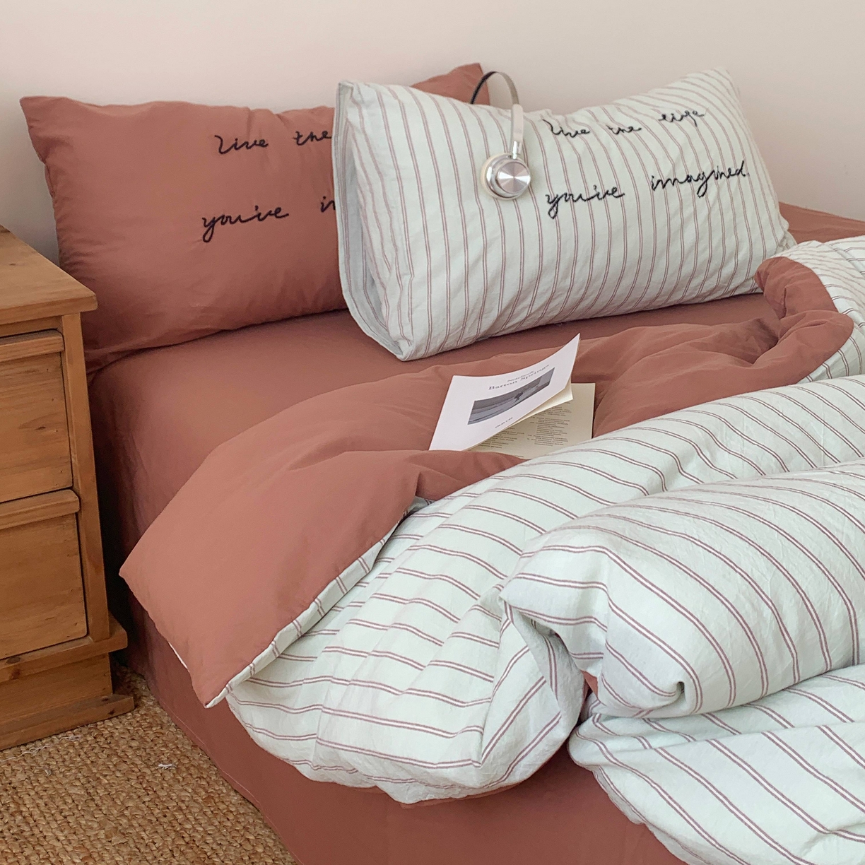 91家纺网 家纺一手货源 找家纺 桃喜 2026春夏全棉新品色织水洗棉条纹博主ins风四件套学生三件套（会员-5） 红茶拿铁