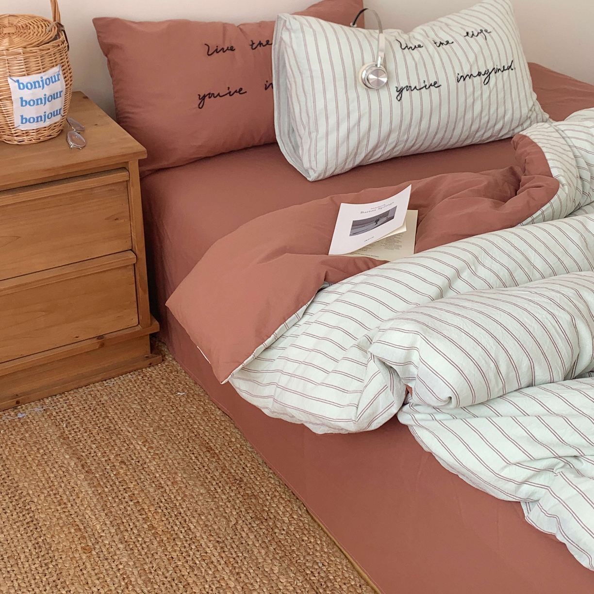 91家纺网 家纺一手货源 找家纺 桃喜 2026春夏全棉新品色织水洗棉条纹博主ins风四件套学生三件套（会员-5） 红茶拿铁