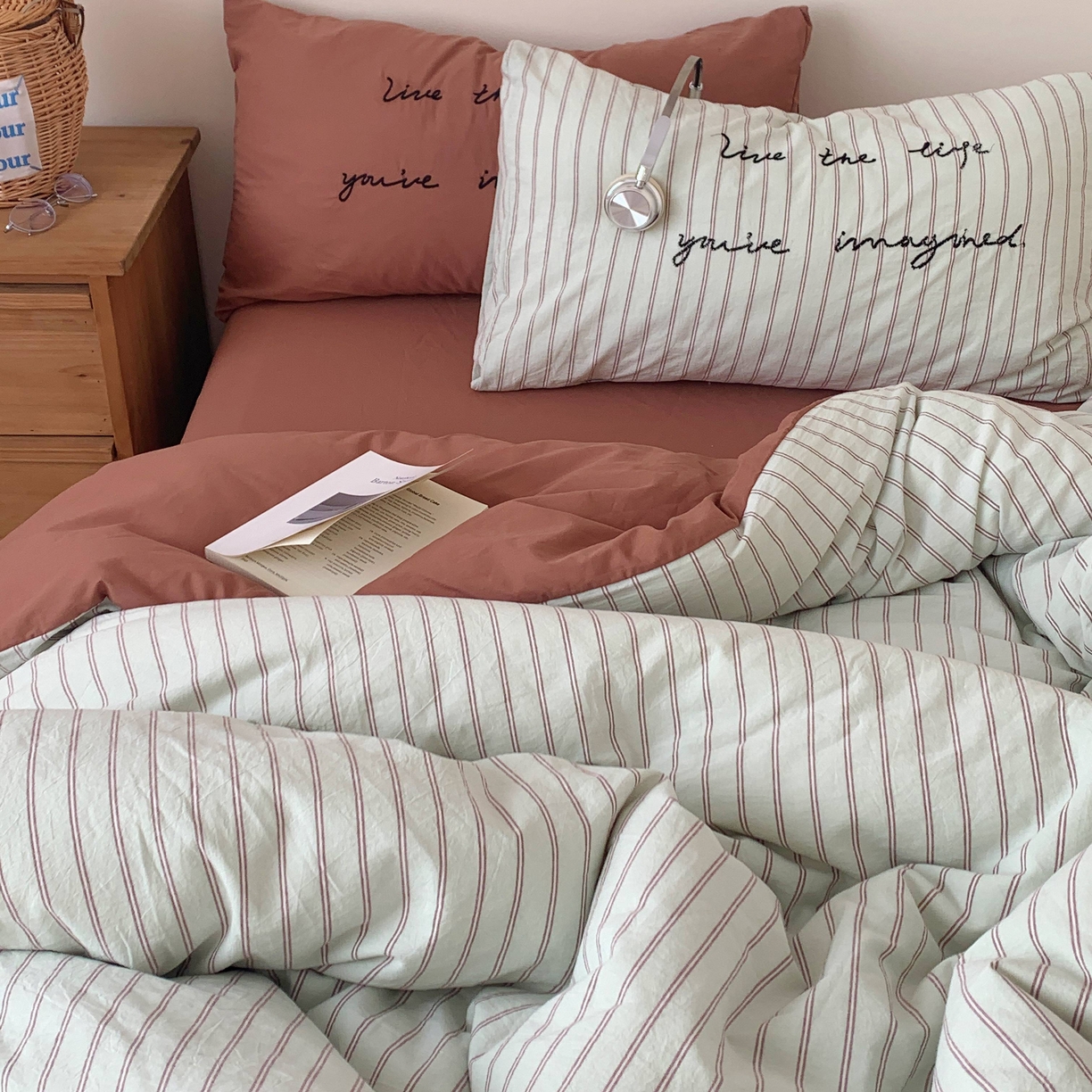 91家纺网 家纺一手货源 找家纺 桃喜 2026春夏全棉新品色织水洗棉条纹博主ins风四件套学生三件套（会员-5） 红茶拿铁