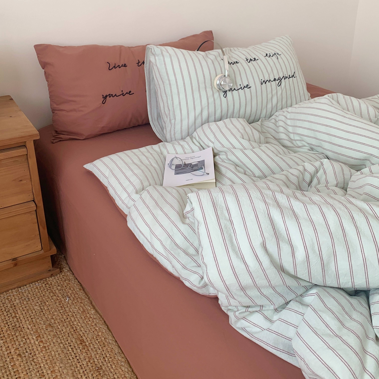 91家纺网 家纺一手货源 找家纺 桃喜 2026春夏全棉新品色织水洗棉条纹博主ins风四件套学生三件套（会员-5） 红茶拿铁