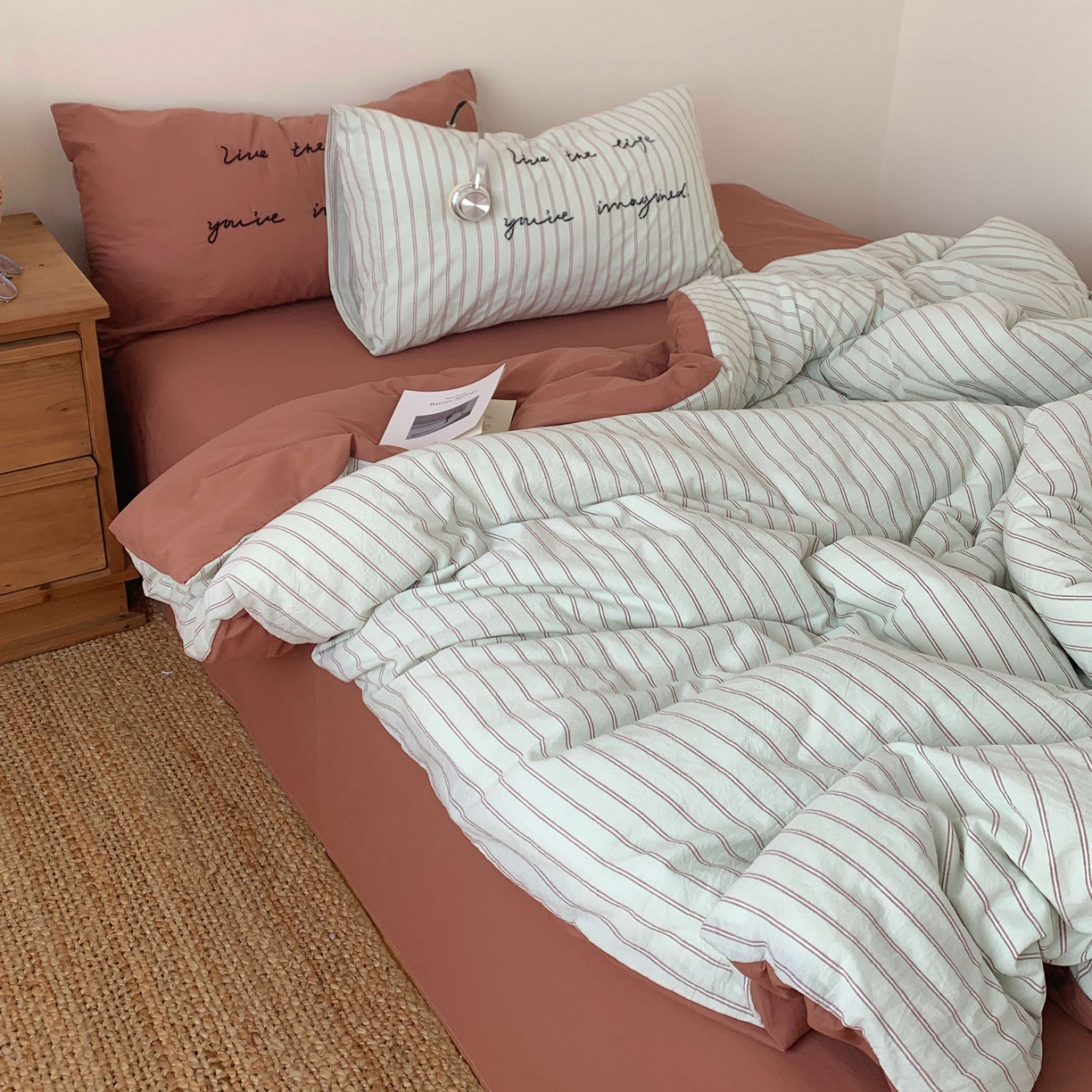 91家纺网 家纺一手货源 找家纺 桃喜 2026春夏全棉新品色织水洗棉条纹博主ins风四件套学生三件套（会员-5） 红茶拿铁